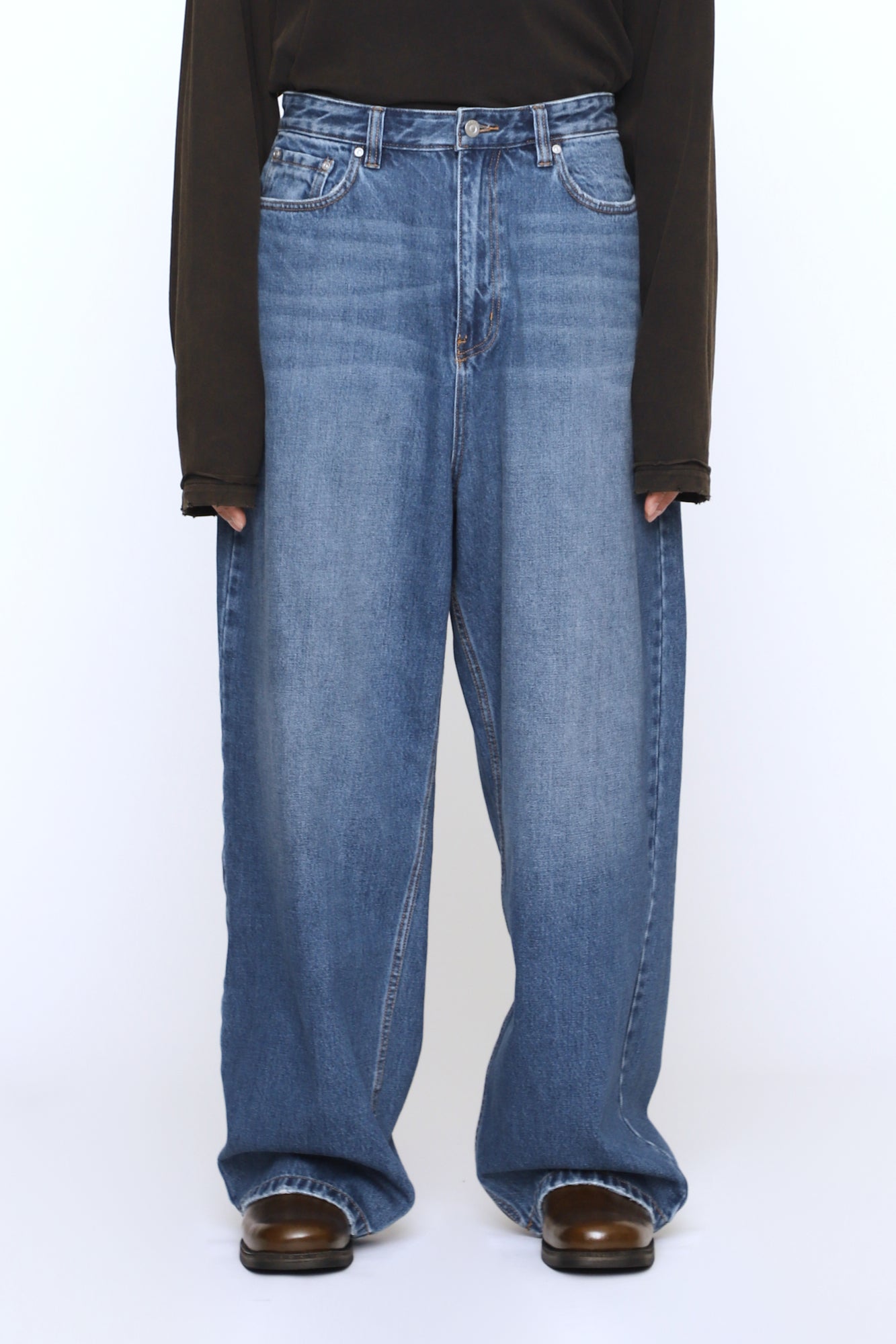 CODA / Indigo Washed Distressed Exrended Cut Luft Jeans