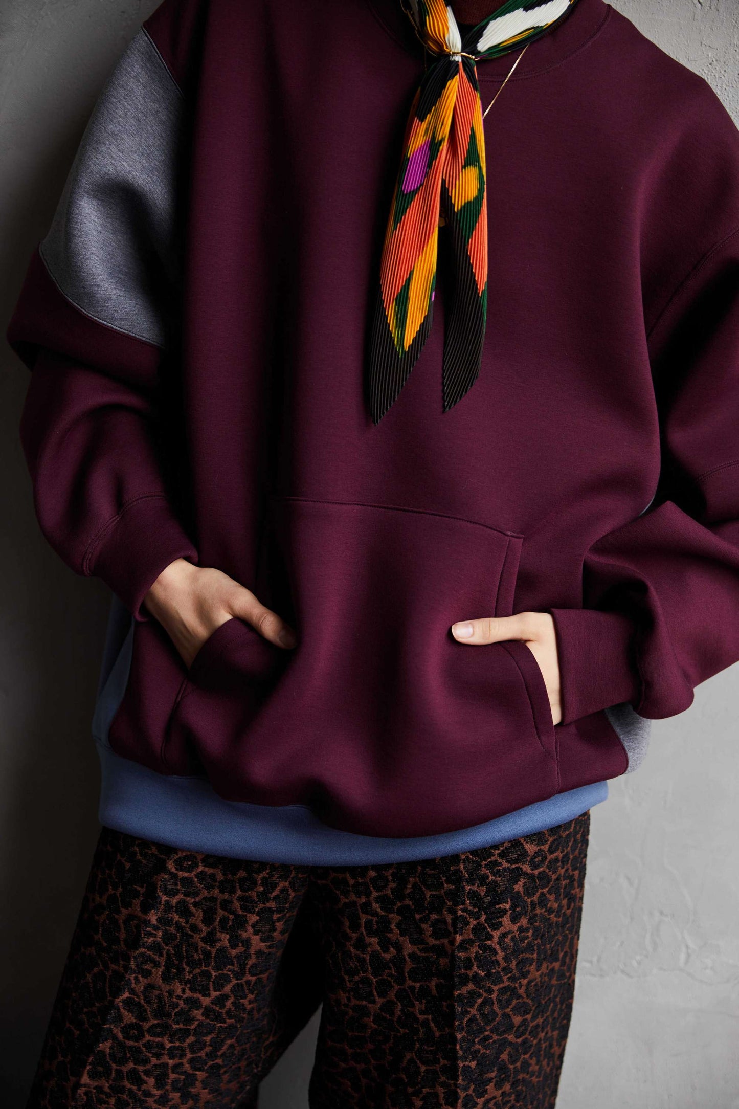 TAUPE / Flower Head Sweat Shirt