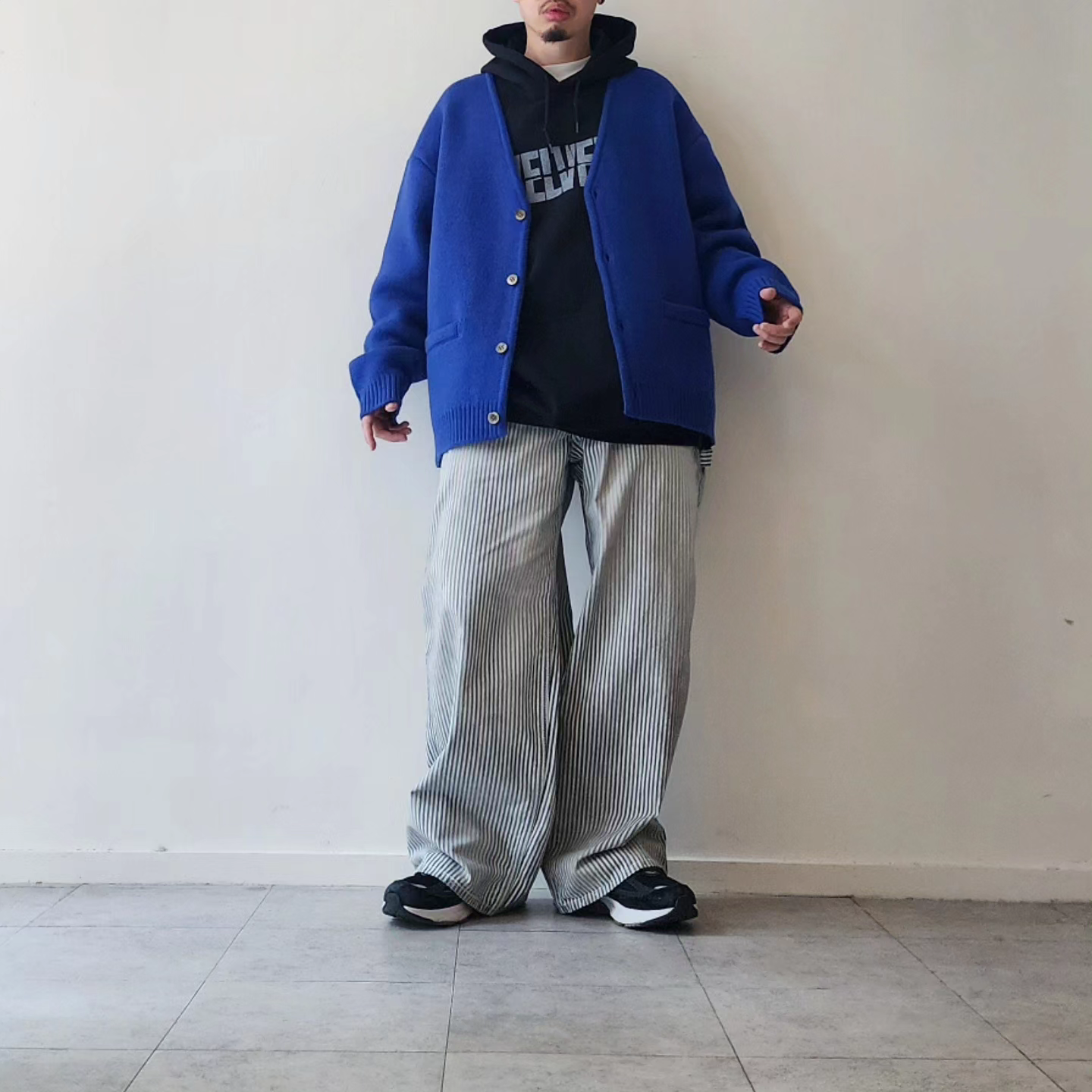 ESSAY / Black Parka - Velvets