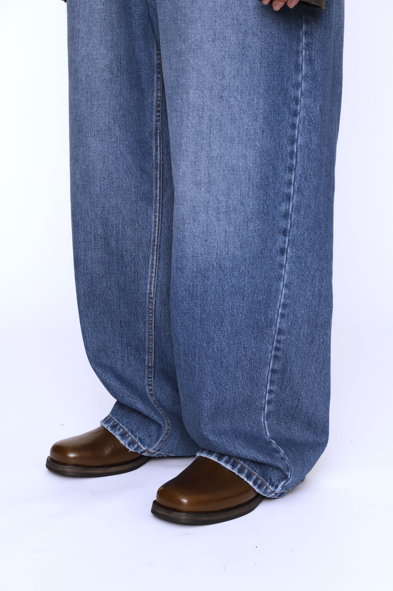 CODA / Indigo Washed Distressed Exrended Cut Luft Jeans