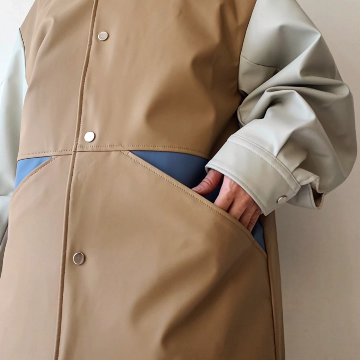 TAUPE / Laminate Blocking Coach Jacket