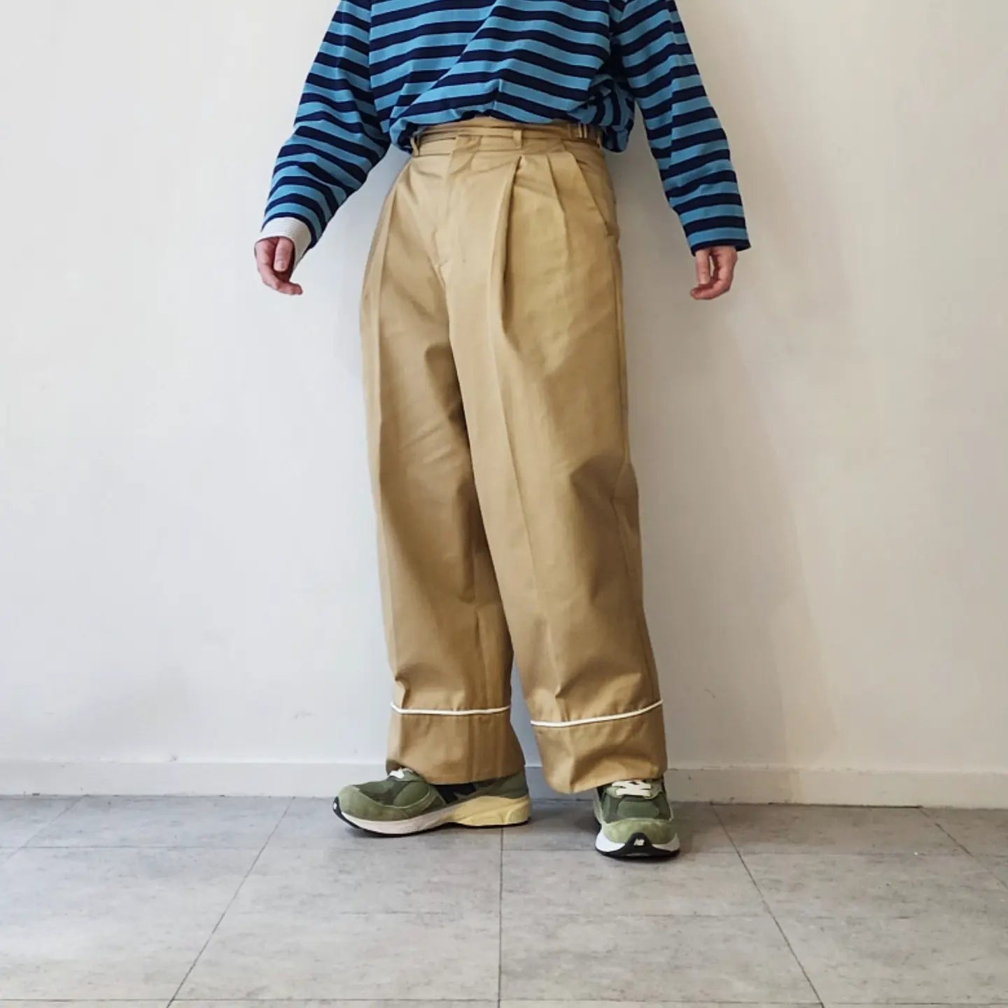 Epiping Tuck Wide Trouser
