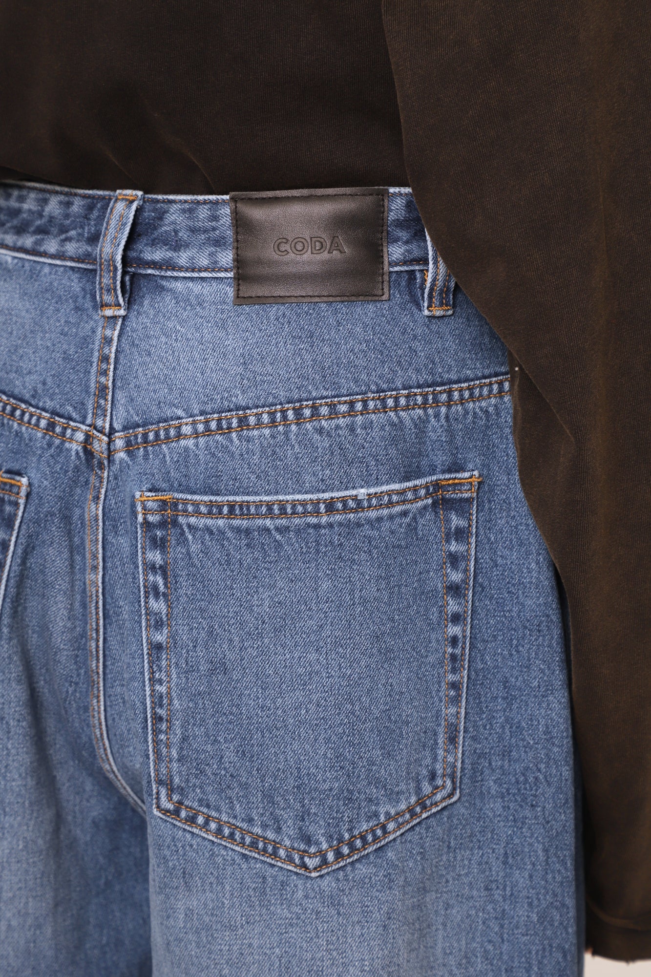 CODA / Indigo Washed Distressed Exrended Cut Luft Jeans