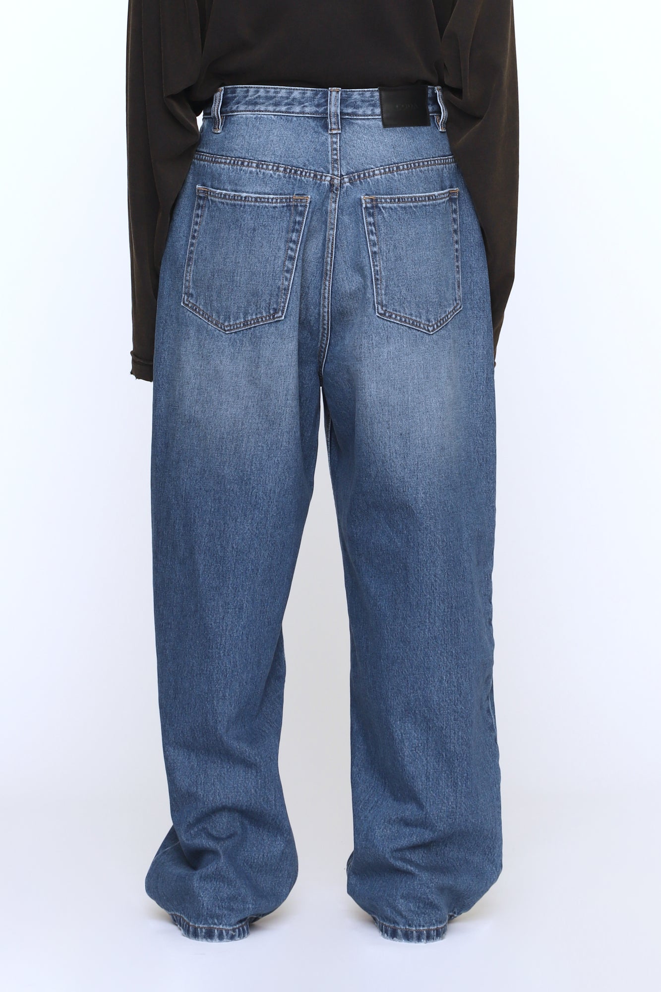 CODA / Indigo Washed Distressed Exrended Cut Luft Jeans