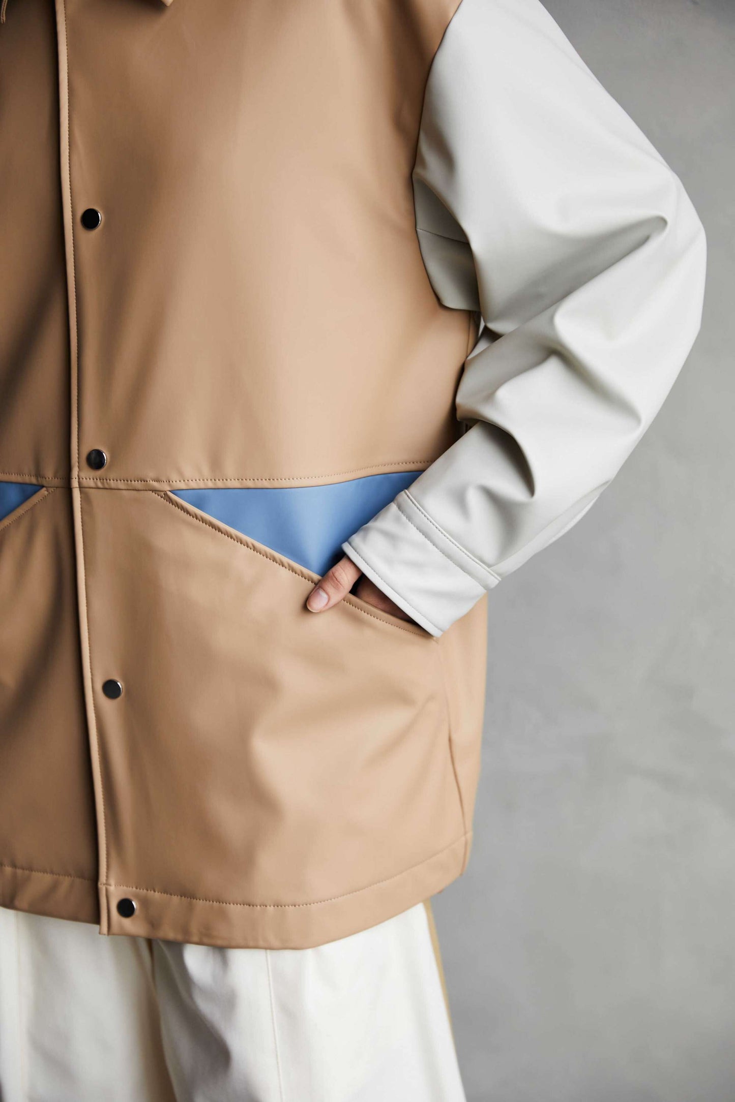 TAUPE / Laminate Blocking Coach Jacket