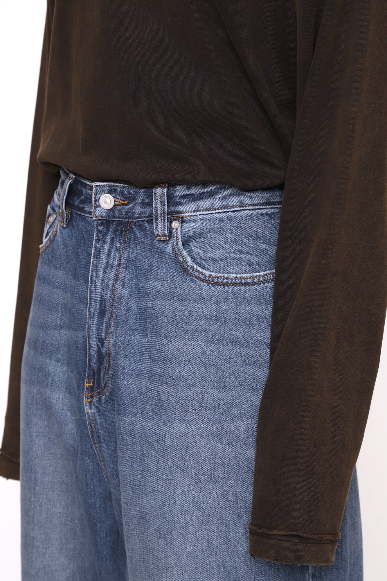 CODA / Indigo Washed Distressed Exrended Cut Luft Jeans