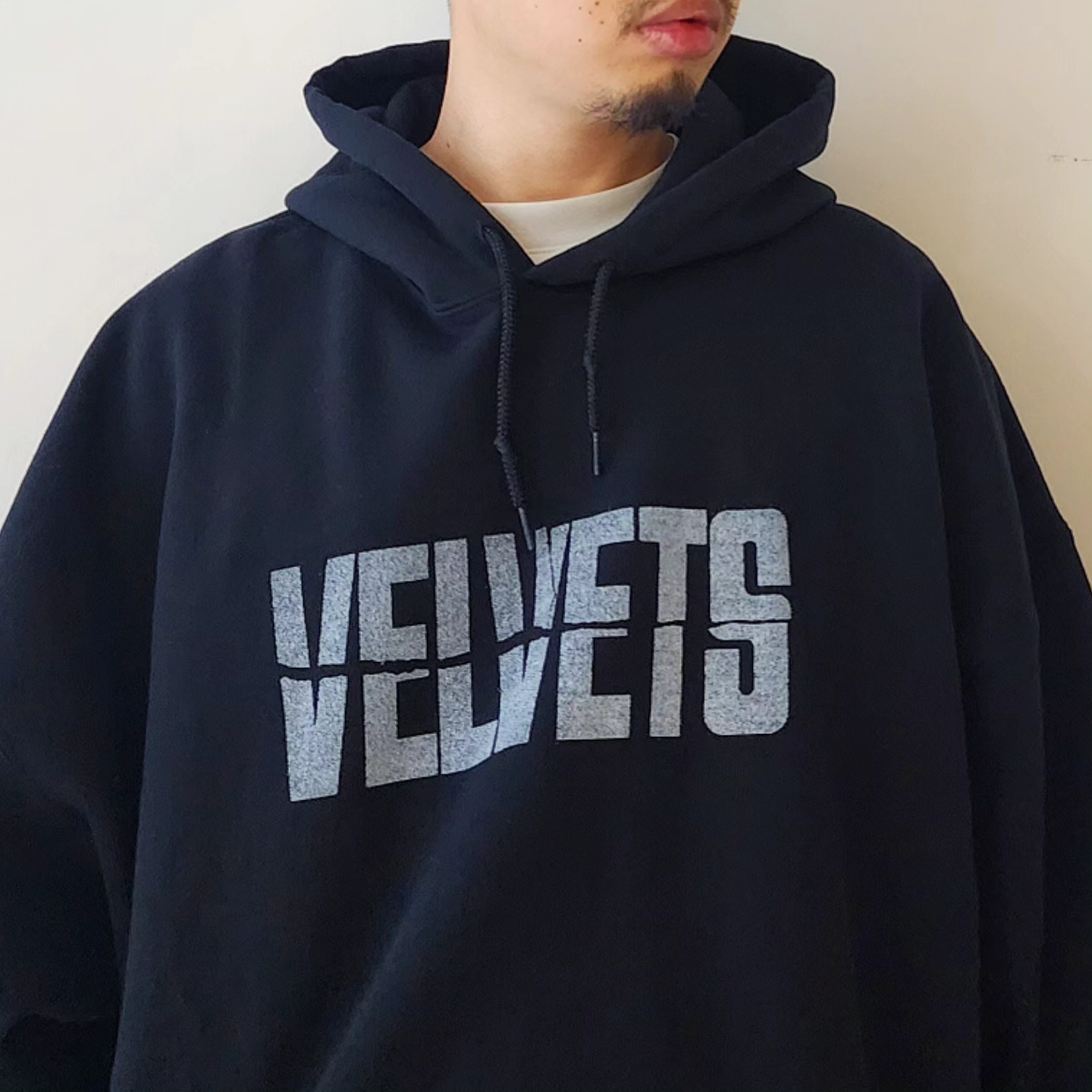 ESSAY / Black Parka - Velvets
