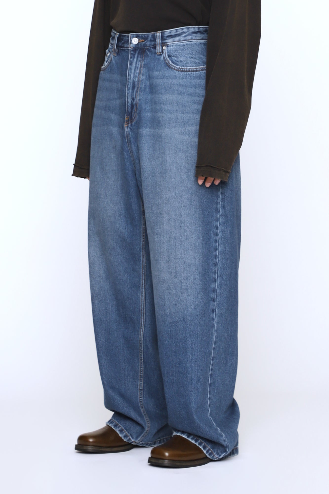 CODA / Indigo Washed Distressed Exrended Cut Luft Jeans