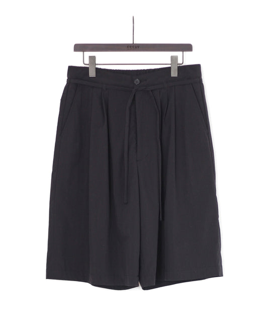 ESSAY / 3 Tucked Crop Shorts