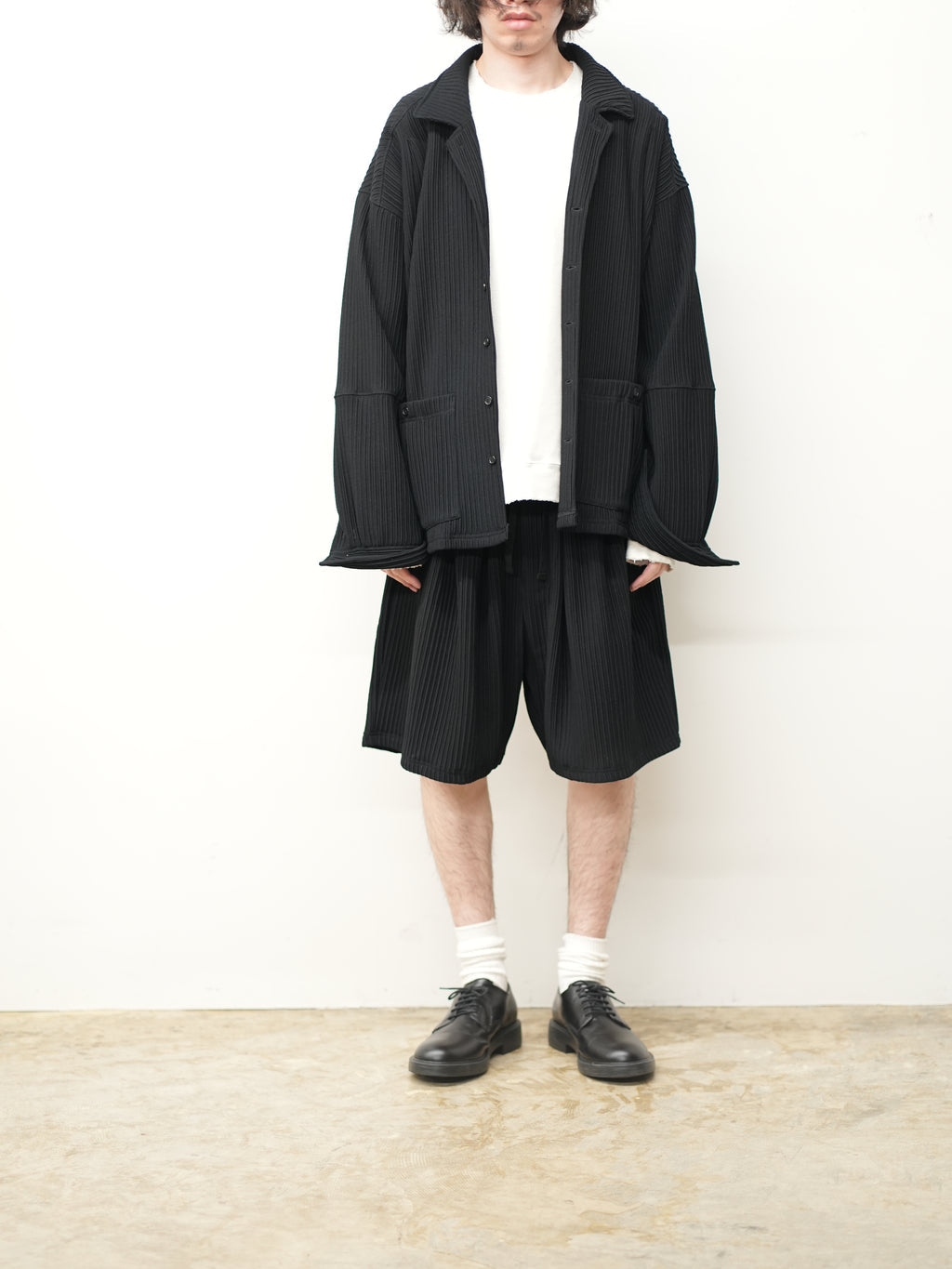 ANCELLM / Wrinkle Stripe Tuck Short Pants (Black)