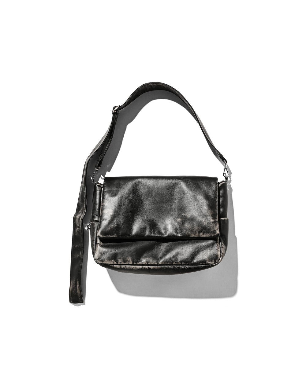 CLESSTE / Vintage Leather Padded Flap Holiday Bag (Black)