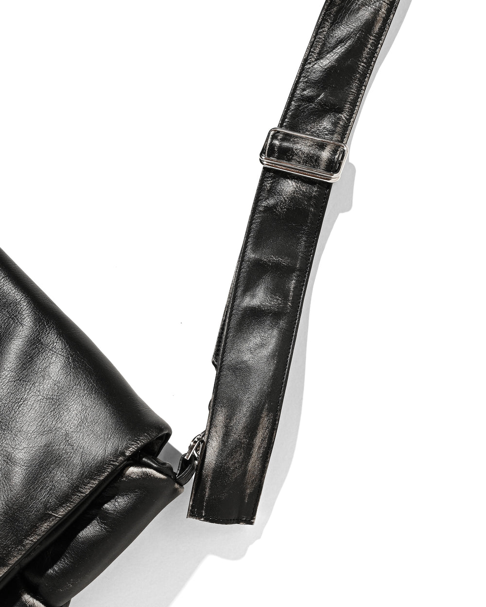 CLESSTE / Vintage Leather Padded Flap Holiday Bag (Black)