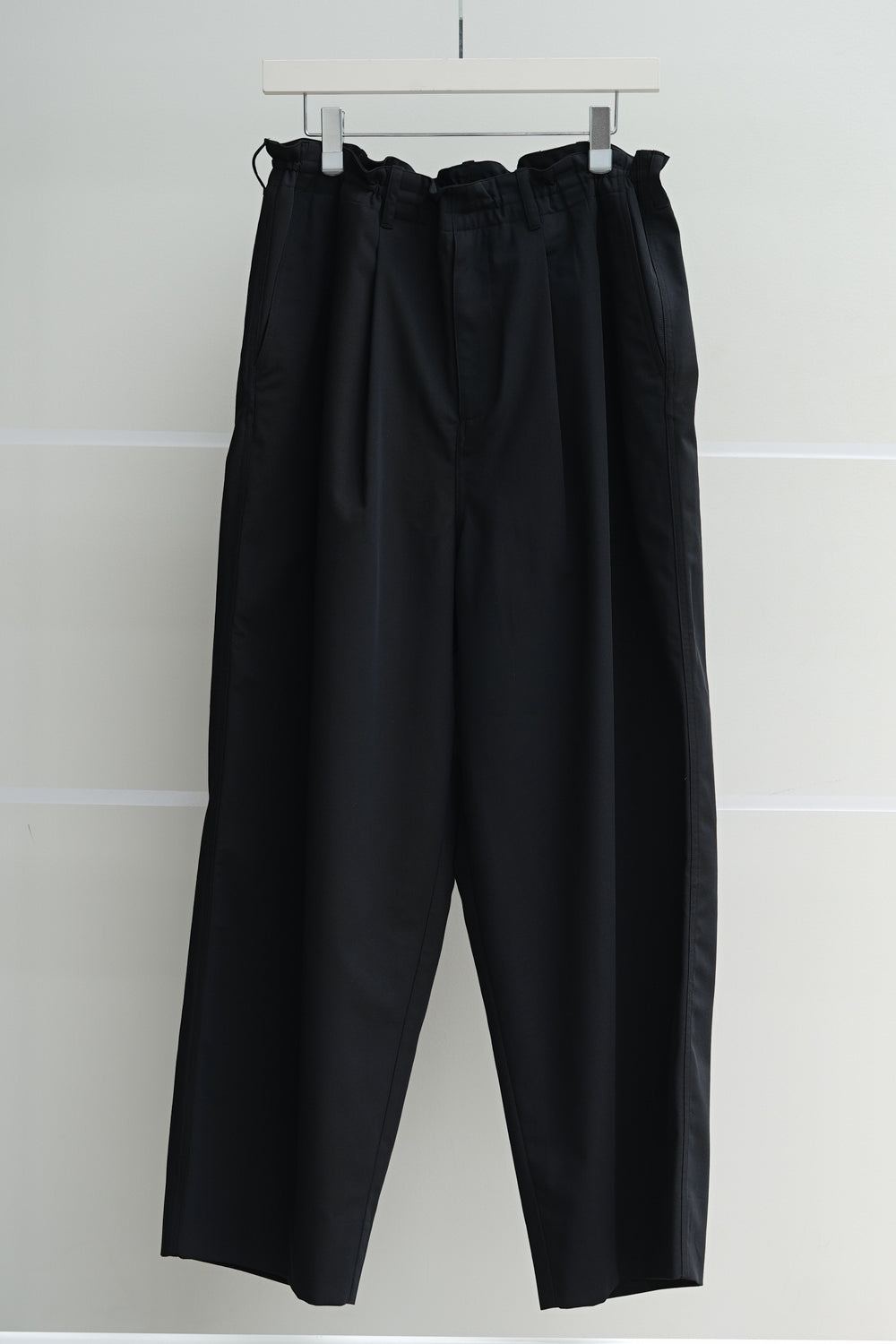 NONNOTTE / 2-Tuck Draw Cord Wide Trousers (Black)