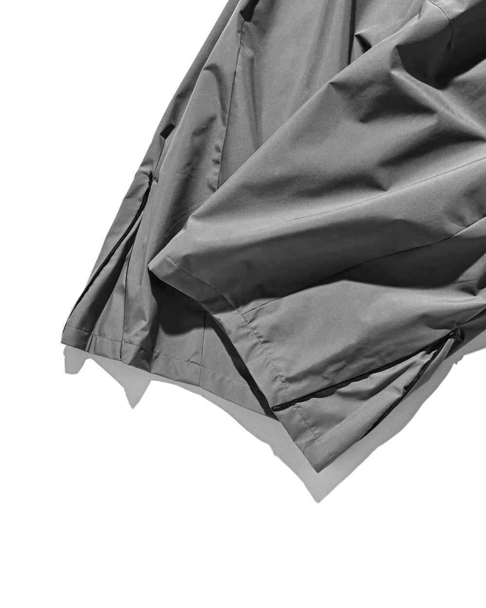 CLESSTE / +Phenix Windstopper ® By Gore-tex Labs City Barrel Leg Pants (Charcoal Gray)