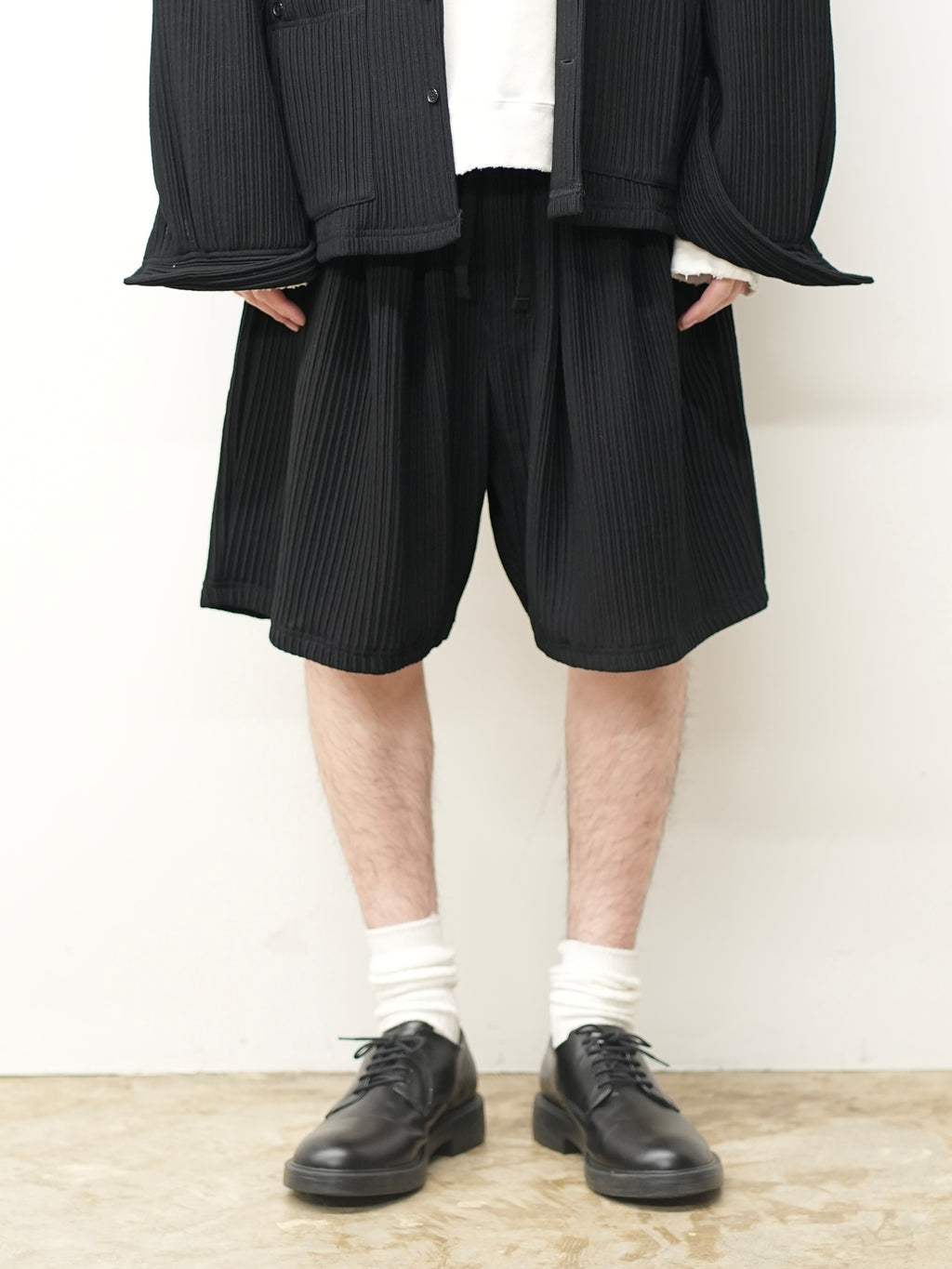 ANCELLM / Wrinkle Stripe Tuck Short Pants (Black)