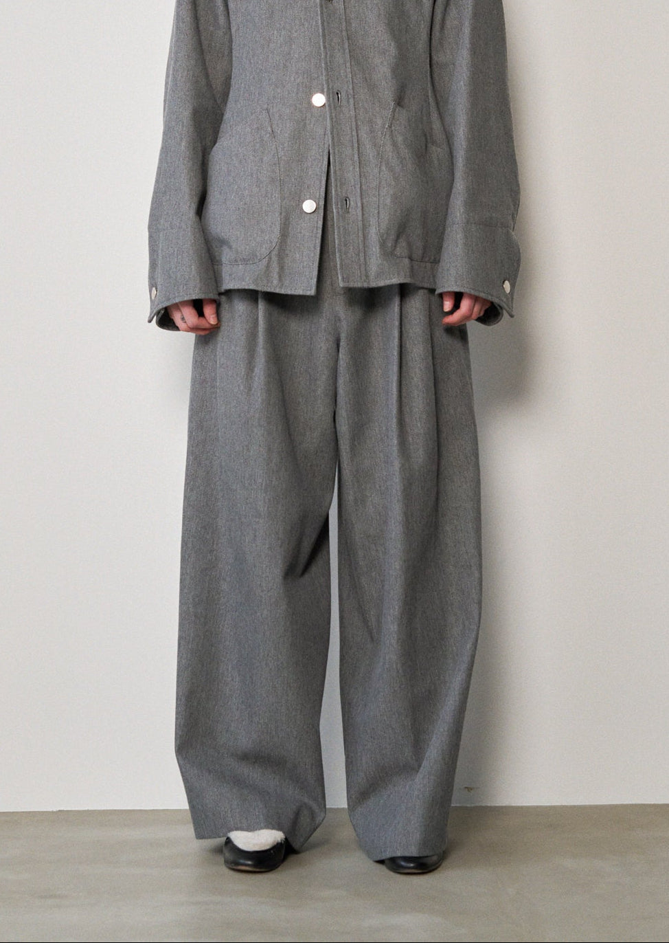 RICH I / Tucked Wide Trousers (Gray)