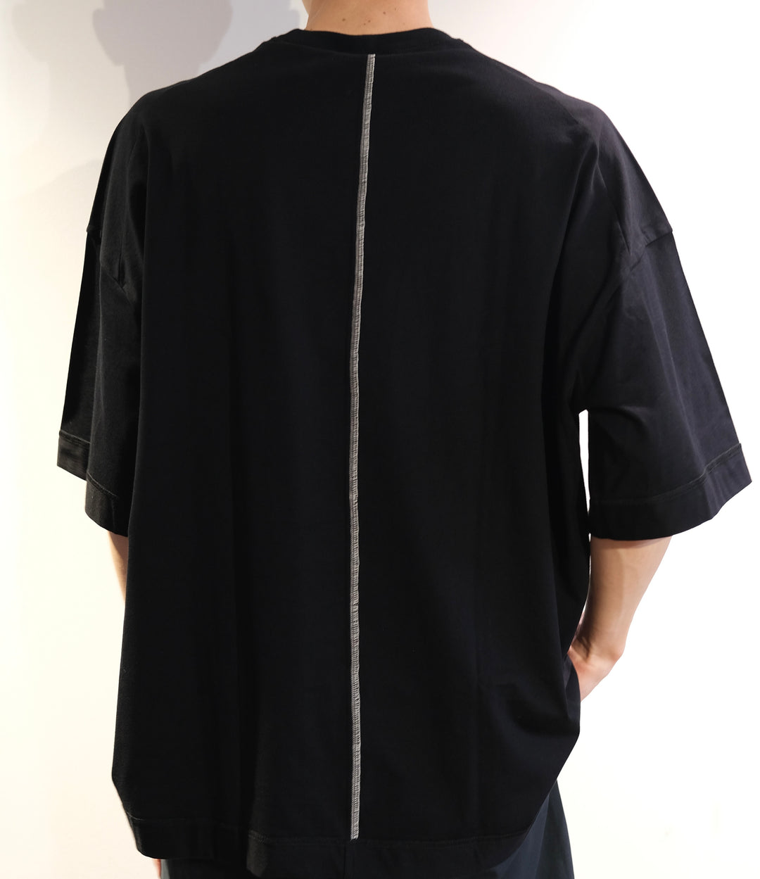 SHINYAKOZUKA / Massive Tee (Black)