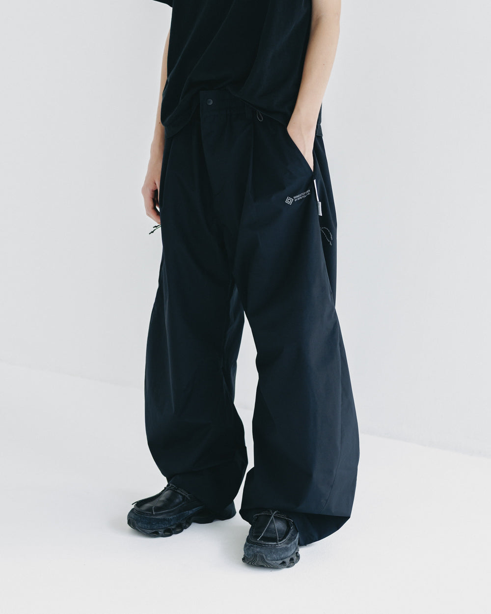 CLESSTE / +Phenix Windstopper ® By Gore-tex Labs City Barrel Leg Pants (Black)