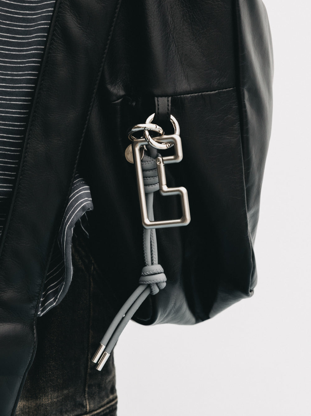 CLESSTE / Leather Knot Charm For ITTI (Gray)