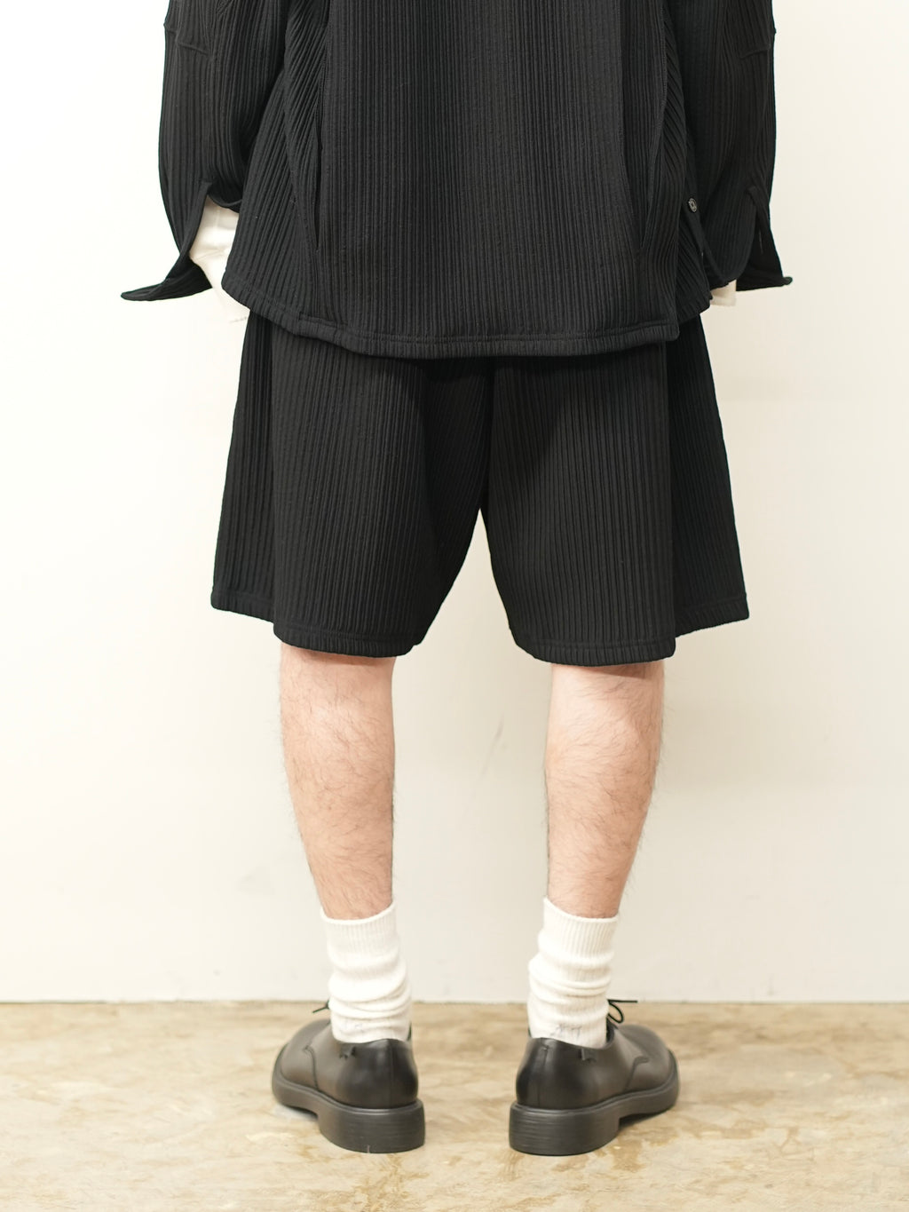 ANCELLM / Wrinkle Stripe Tuck Short Pants (Black)