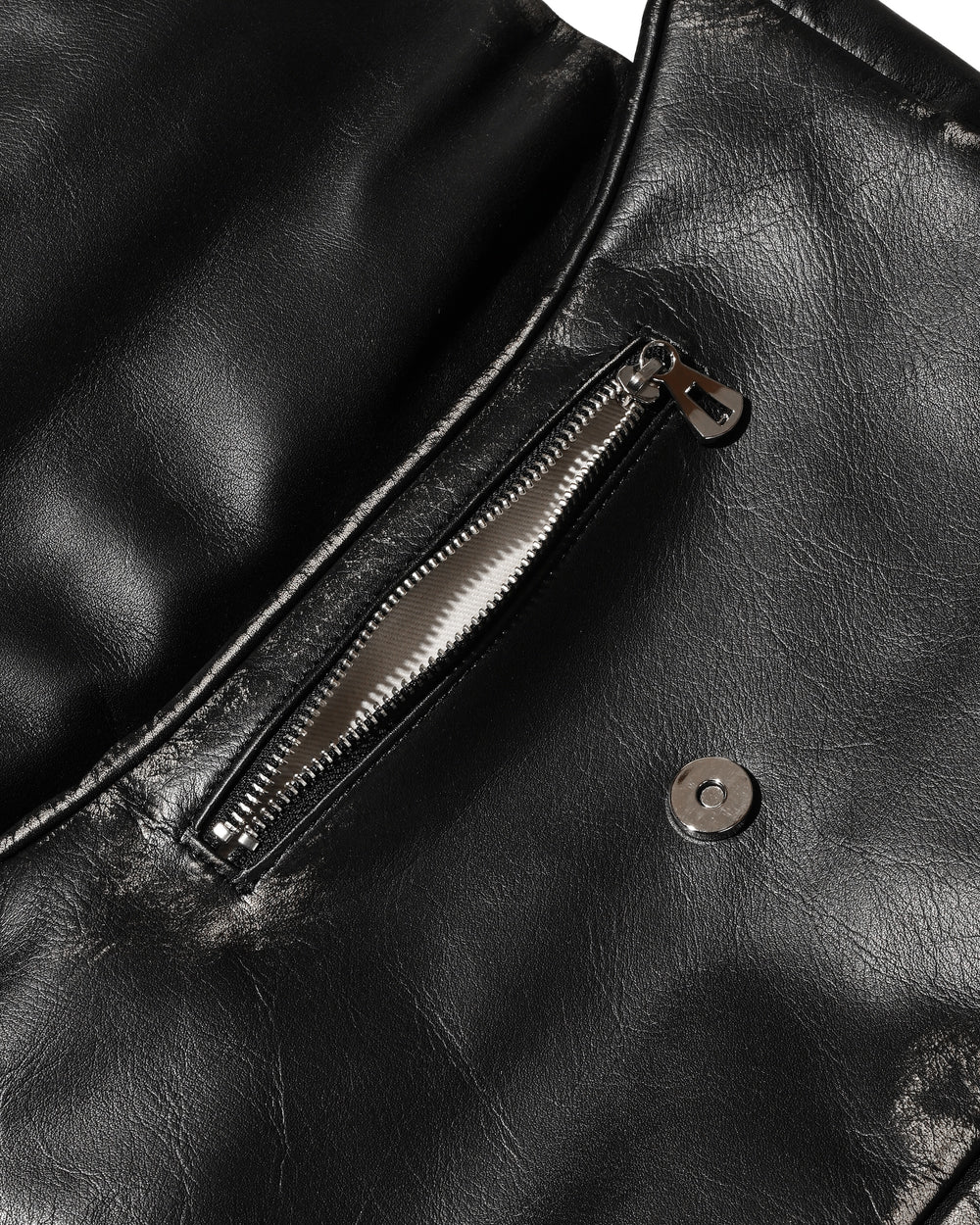 CLESSTE / Vintage Leather Padded Flap Holiday Bag (Black)