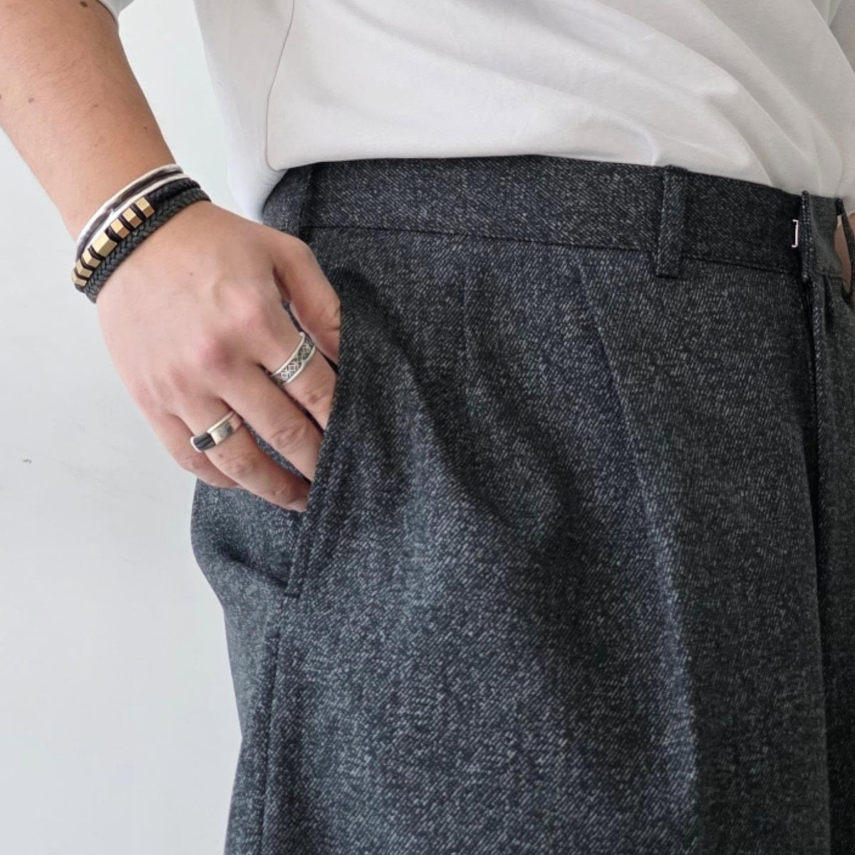REVERBERATE / Tacked Shorts (Black)