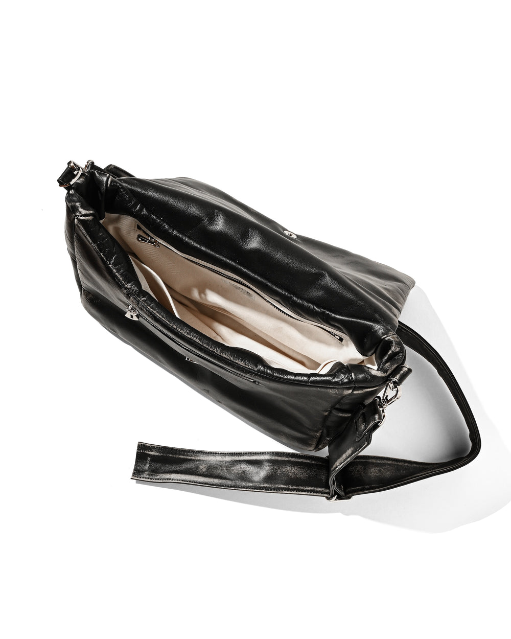 CLESSTE / Vintage Leather Padded Flap Holiday Bag (Black)