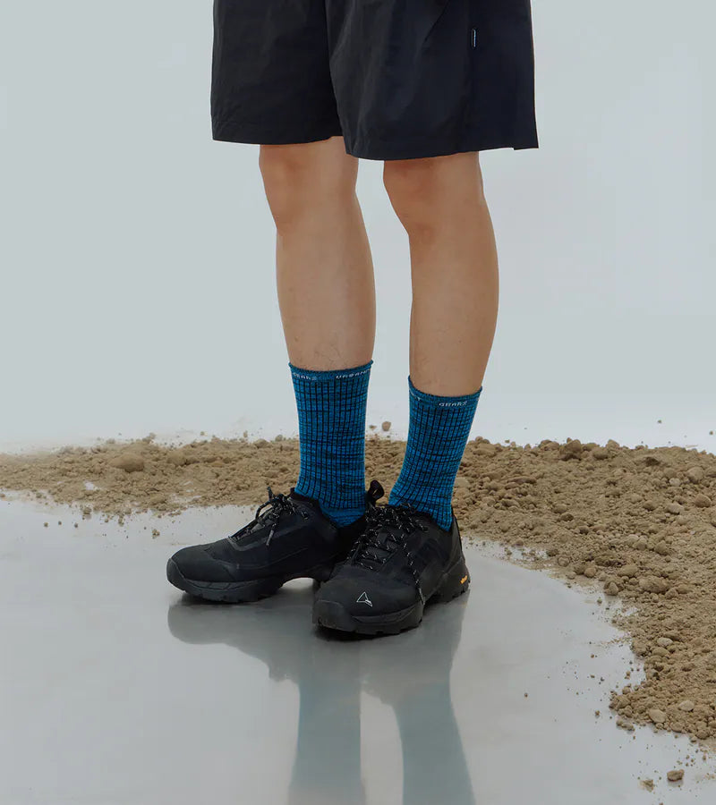 NOZZLEQUIZ / Burst Blue - Essential Mid Socks