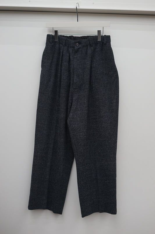 NONNOTTE / Elastic In-Tuck Wide Tapered Trousers (Smoky Black Charcoal)