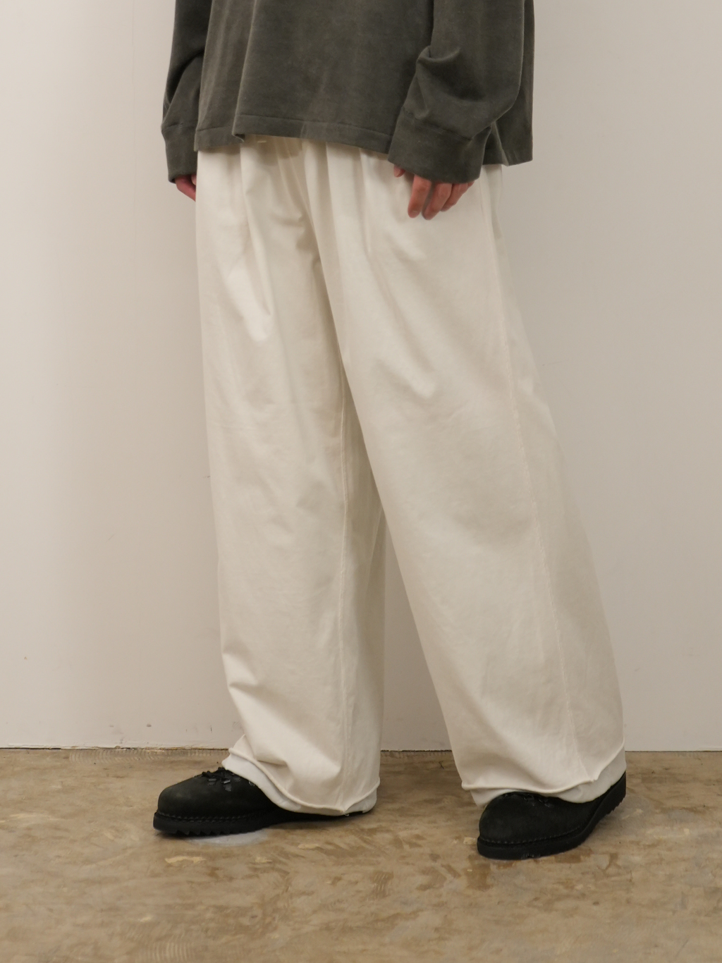 ANCELLM / Drape Wide Easy Cut Slacks (White)