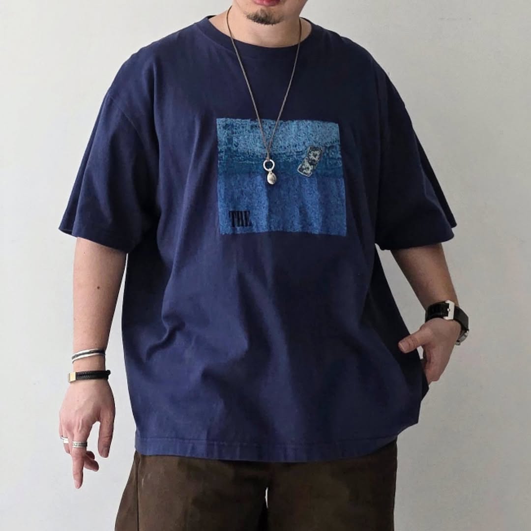 THE JEAN PIERRE / Photo EMB SS Tee (Navy)
