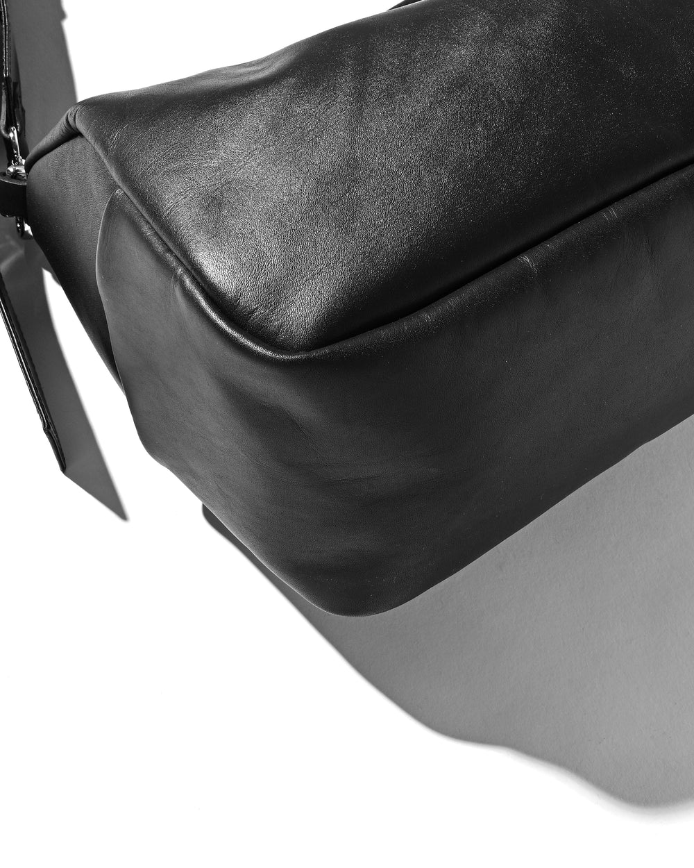 CLESSTE / Leather Day Off Bag (Black)