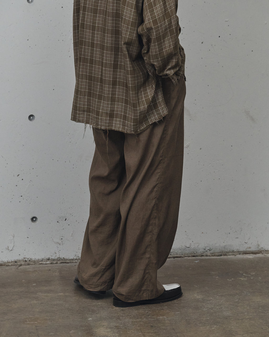 ANCELLM / Linen Poplin Belt-Less Slacks (Brown)