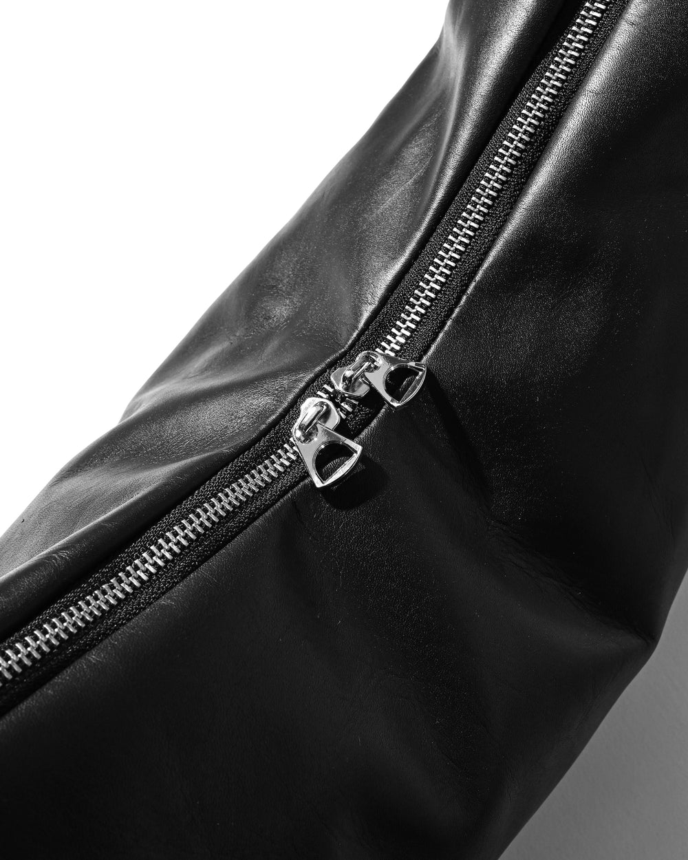 CLESSTE / Leather Day Off Bag (Black)