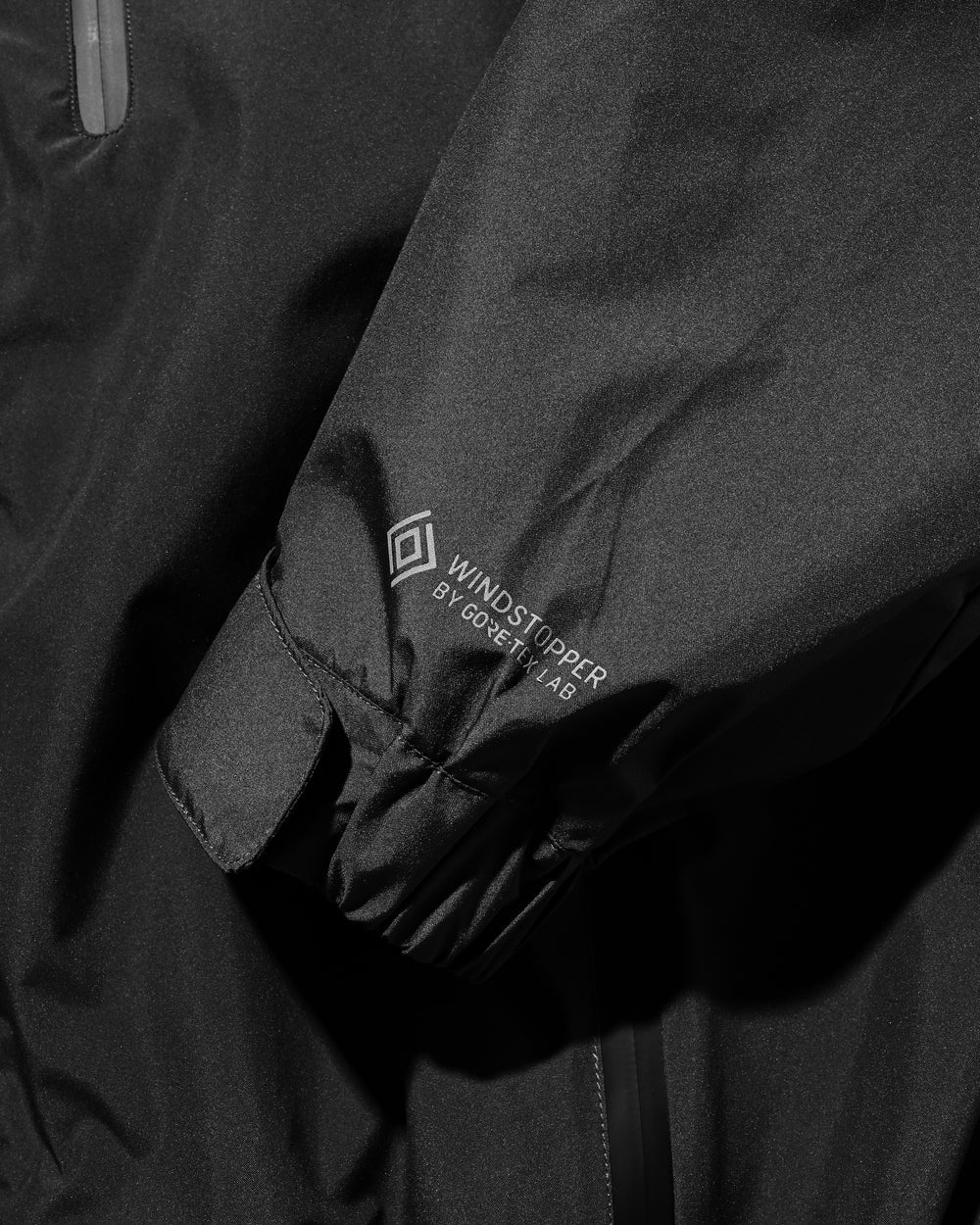 CLESSTE / +Phenix Windstopper ® By Gore-tex Labs City Mountain Jacket (Black)