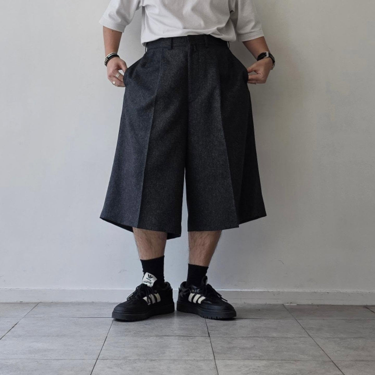 REVERBERATE / Tacked Shorts (Black)