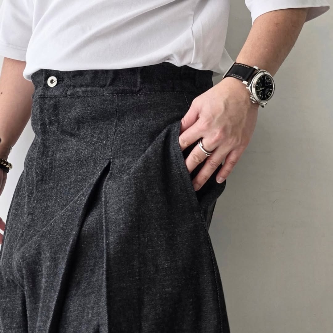 SAGE NATION / Box Pleat Short Denim - Raw Black