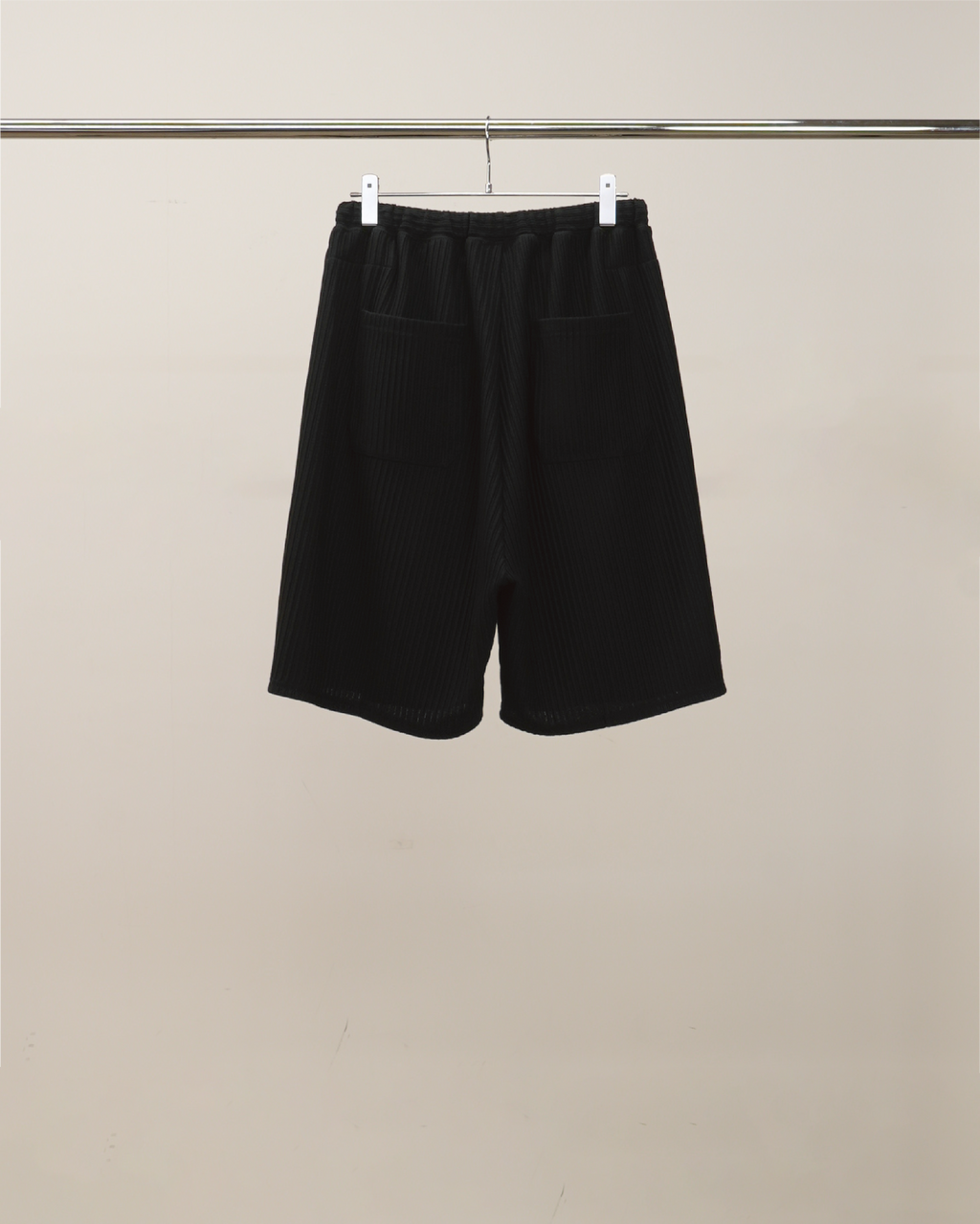 ANCELLM / Wrinkle Stripe Tuck Short Pants (Black)