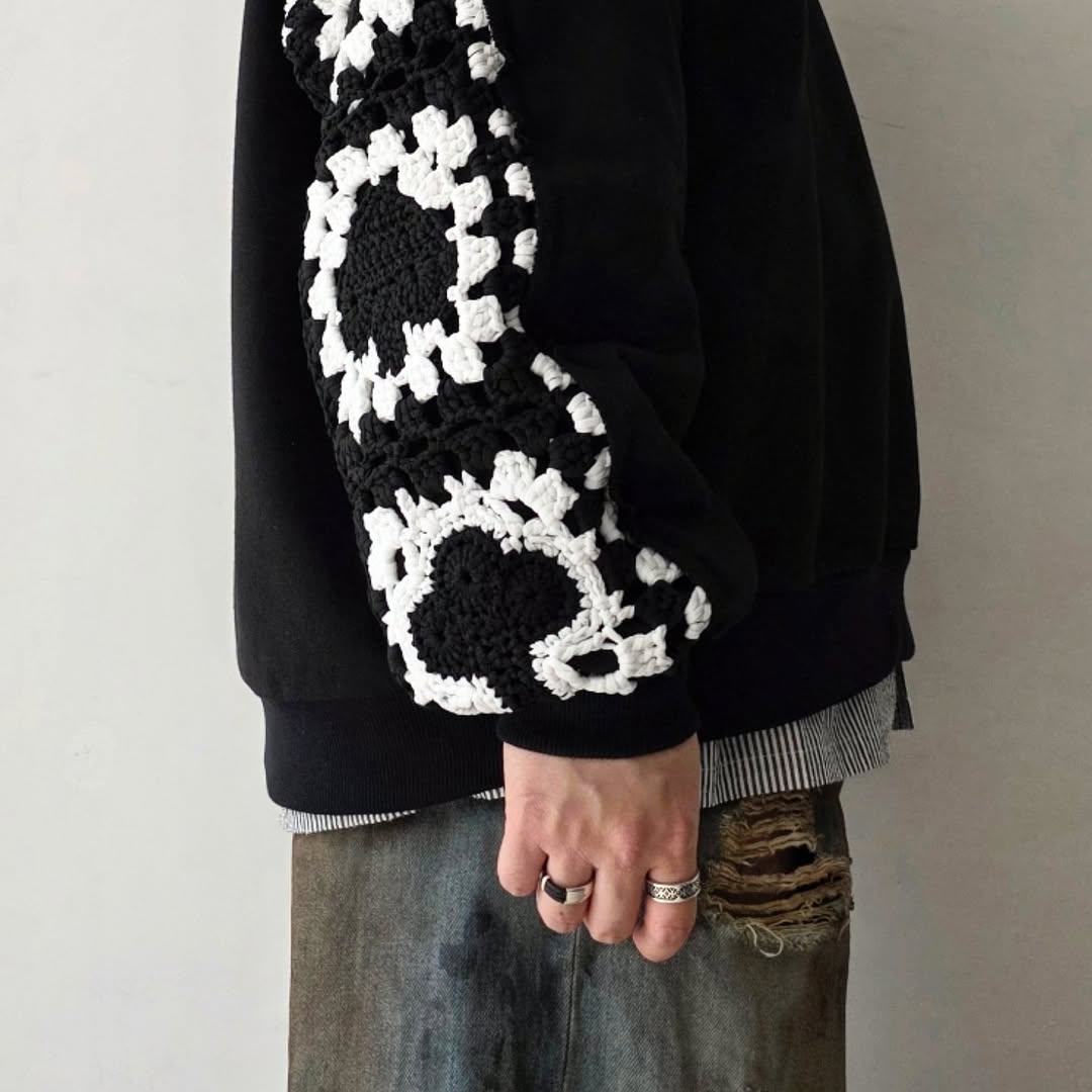 DISCOVERED / Playcard Crochet Sleeve Sweat (Black)