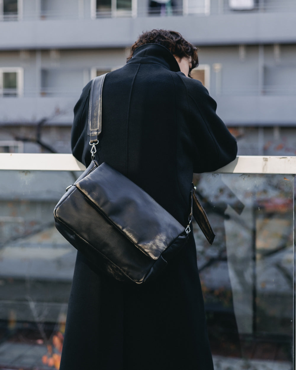 CLESSTE / Vintage Leather Padded Flap Holiday Bag (Black)