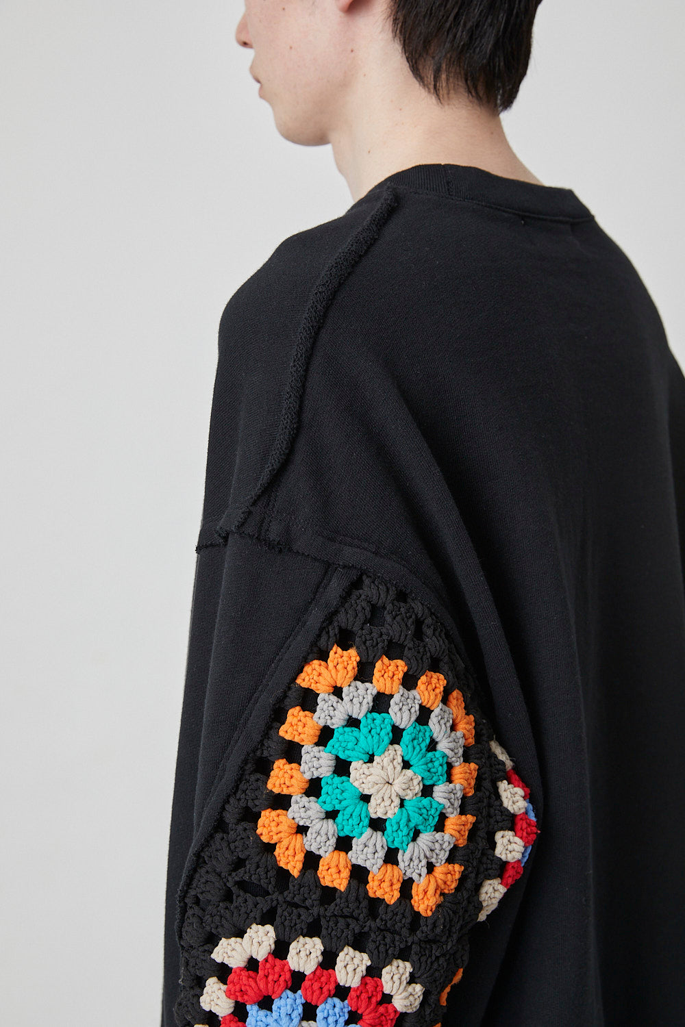 DISCOVERED / Crochet Sleeve Sweat (Black)