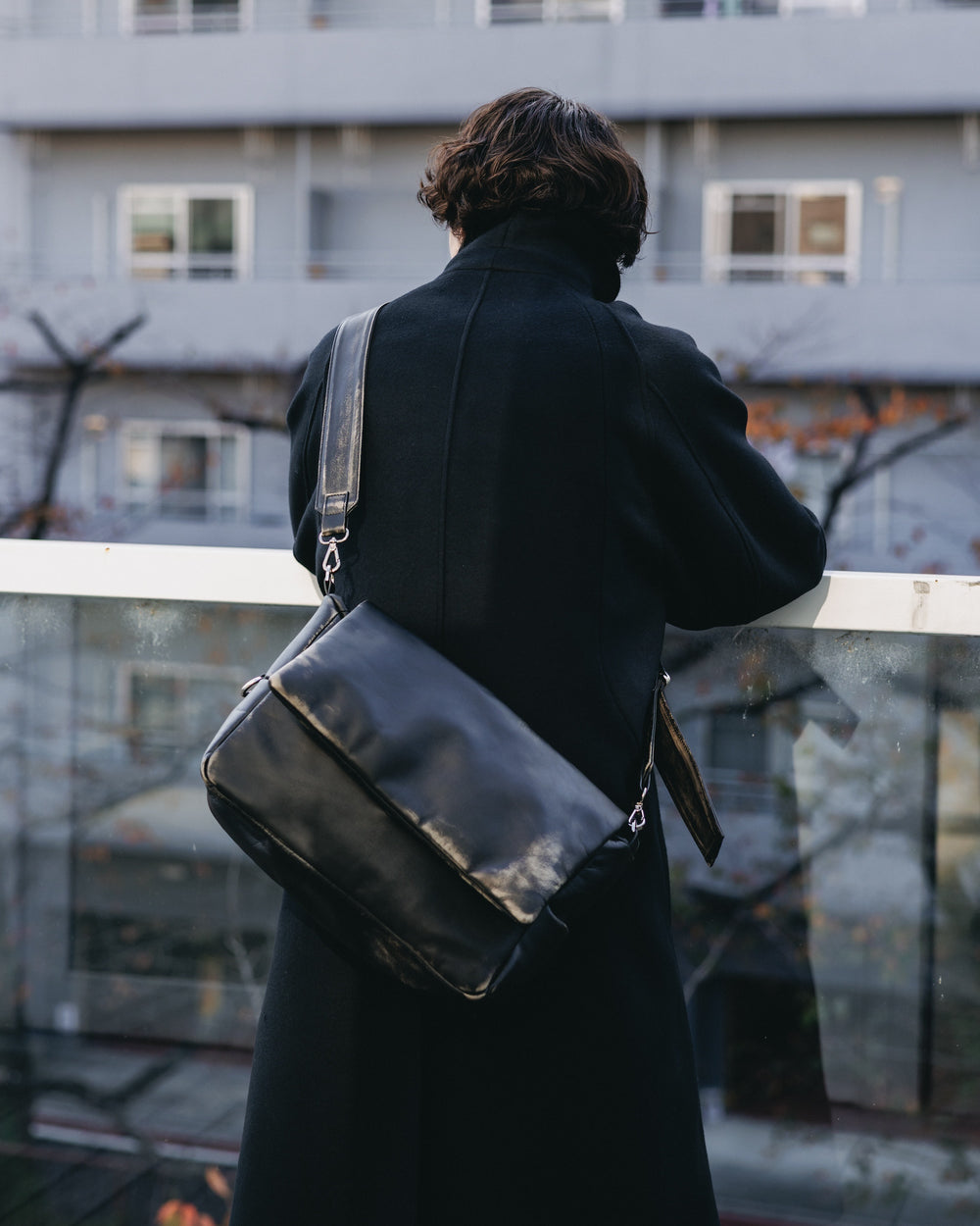 CLESSTE / Vintage Leather Padded Flap Holiday Bag (Black)