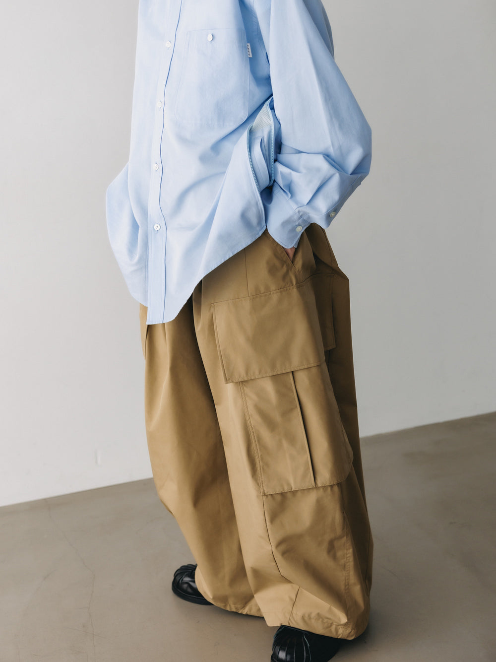 CLESSTE / +Phenix Windstopper ® By Gore-tex Labs City Mega Pocket Balloon Cargo Pants (Camel Beige)